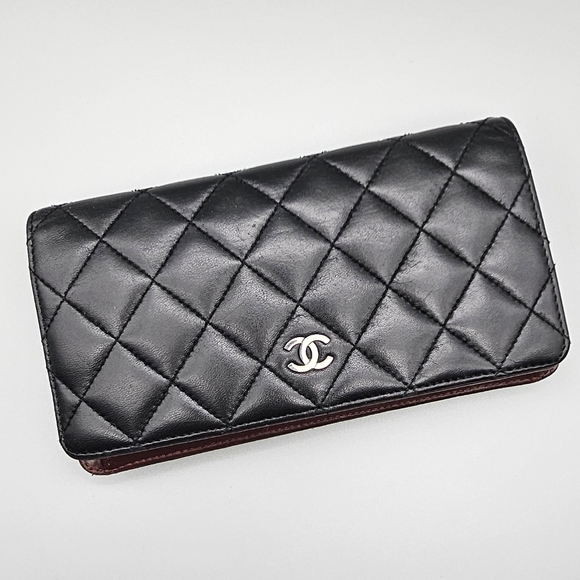 🖤CHANEL Quilted Leather Wallet/Clutch 🖤 - Picture 14 of 16